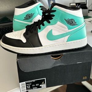 Jordan 1 tropical twist green/black size 12.